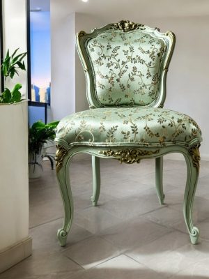 Lola full view antique chair